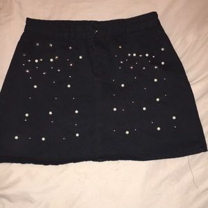 Black pearl mini skirt